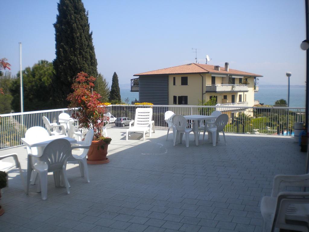 Residence Poggio Al Lago Sirmione Habitación foto